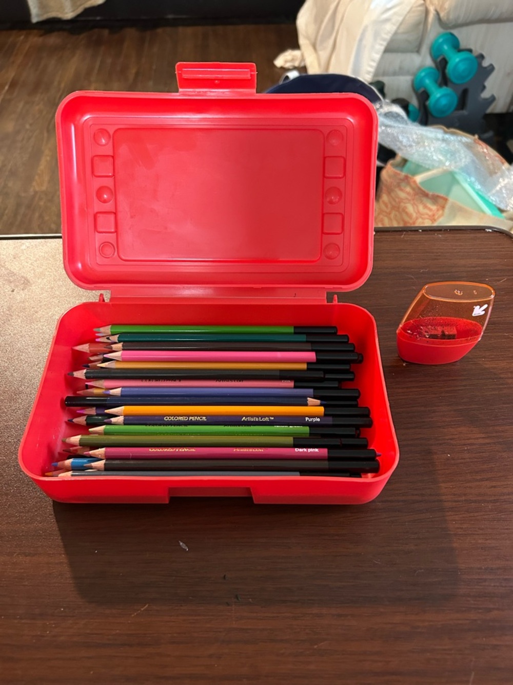 Set a 48 colored pencils from artists loft plus storage case, manual sharpener